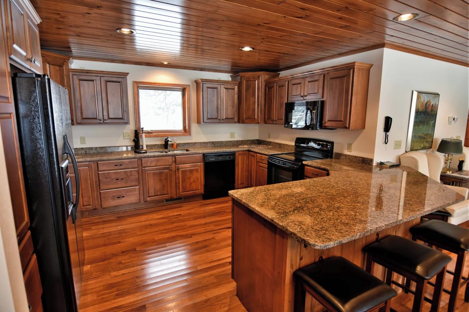 House, Multiple Beds, Fireplace | Private kitchen | Fridge, microwave, oven, stovetop