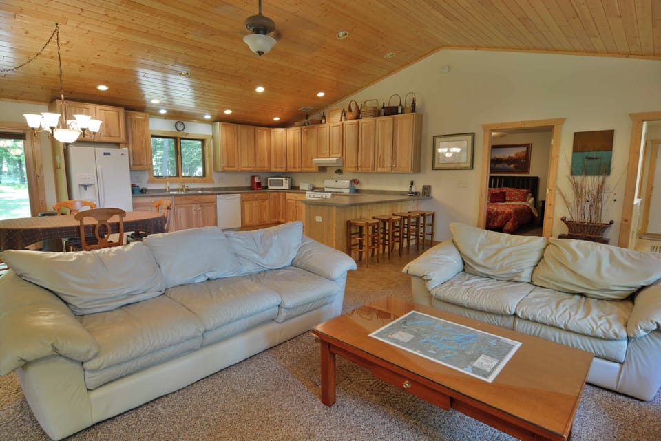 House, Multiple Beds, Patio | Living area | 32-inch TV with cable channels