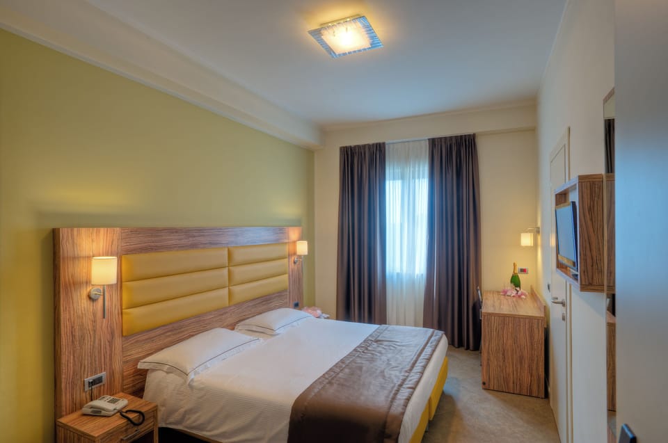 Double Room | Down comforters, minibar, in-room safe, desk