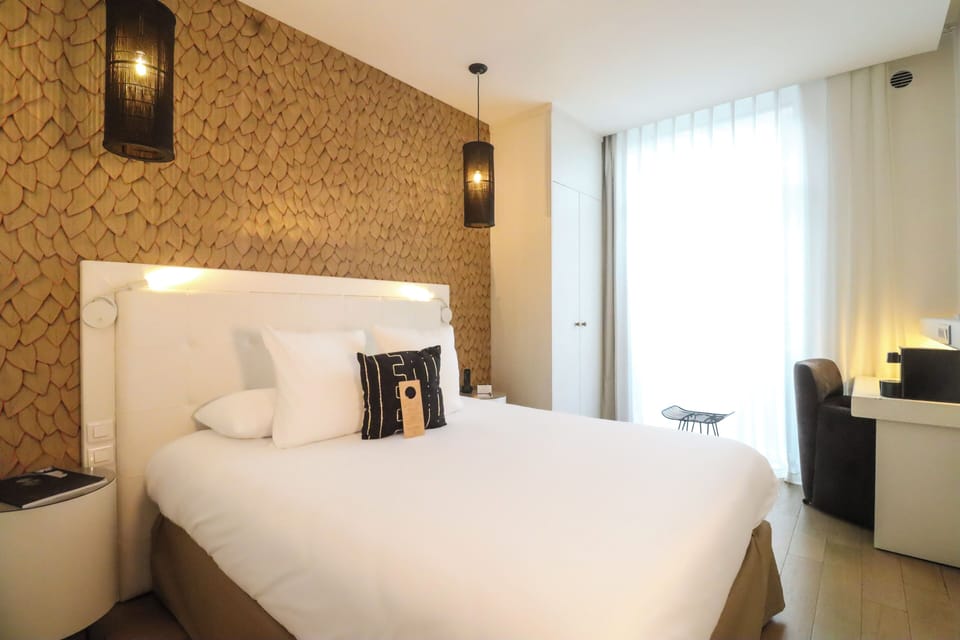 Classic Room, 1 Queen Bed, Non Smoking (Up Double) | 1 bedroom, premium bedding, free minibar, in-room safe