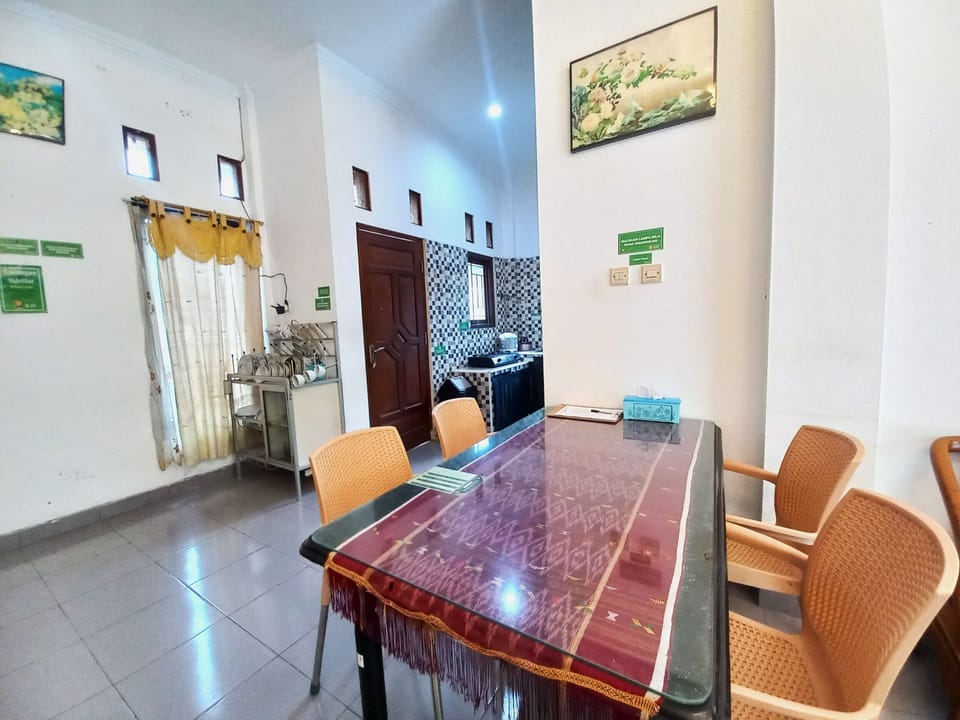 3 bedrooms, WiFi (free), bed sheets