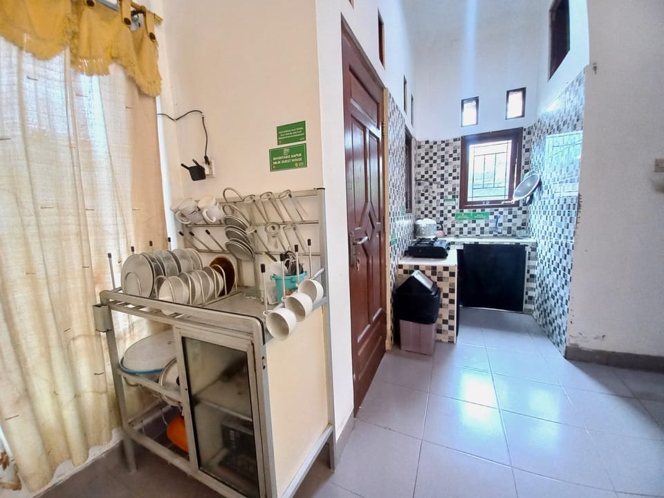 Fridge, stovetop, rice cooker, cookware/dishes/utensils