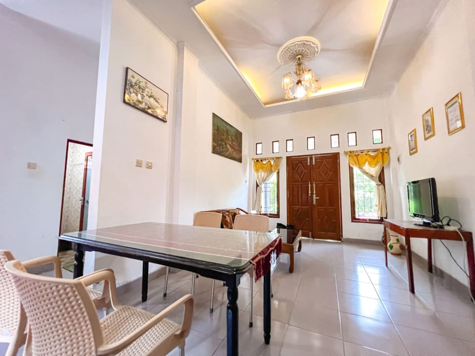 Standard House, 3 Bedrooms | Living area