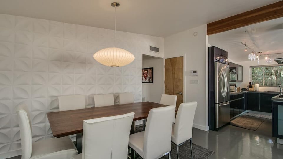 Studio (3 Bedrooms) | Dining room