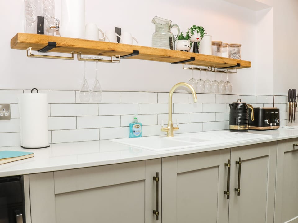 Cottage | Private kitchen | Fridge, dishwasher, cookware/dishes/utensils