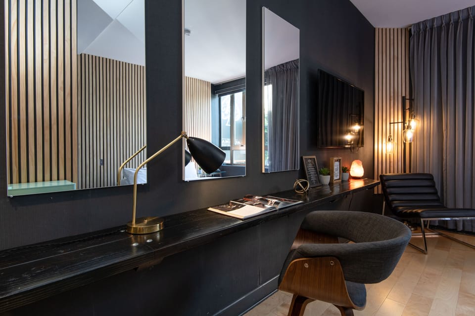 Deluxe Room | In-room safe, individually decorated, individually furnished