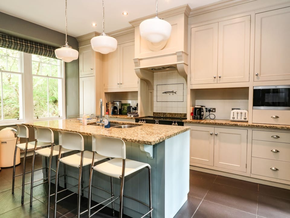 Cottage | Private kitchen | Fridge, microwave, dishwasher, electric kettle