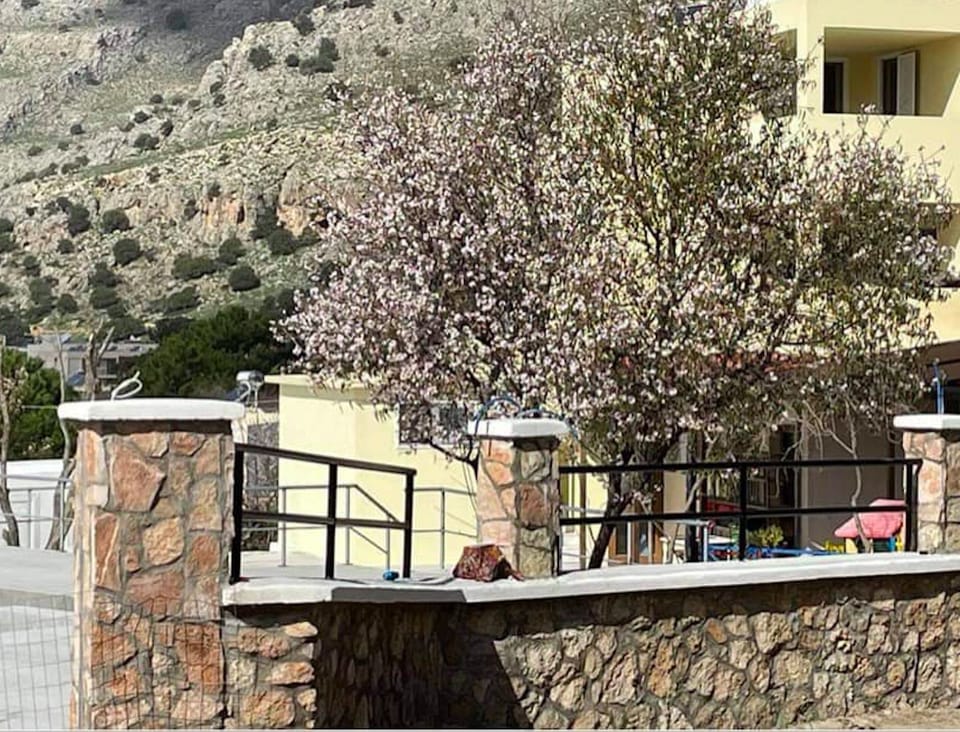 Room, 1 Bedroom, Smoking, Garden View | Garden