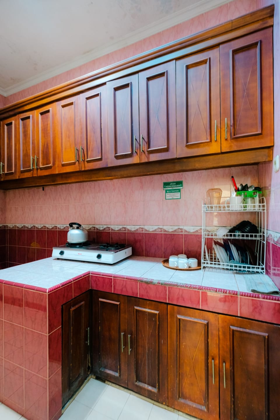 Family Room | Private kitchen | Coffee/tea maker, electric kettle, dining tables