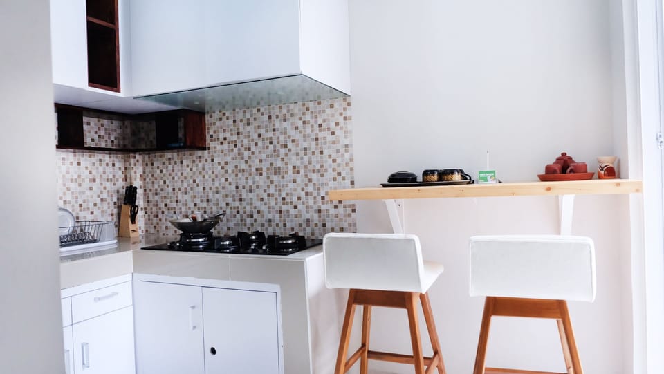 Family Villa | Private kitchen | Full-size fridge, stovetop, electric kettle, cookware/dishes/utensils