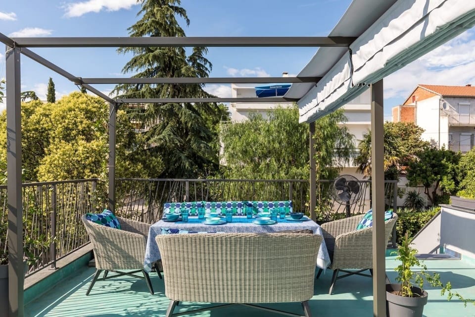 House | Balcony