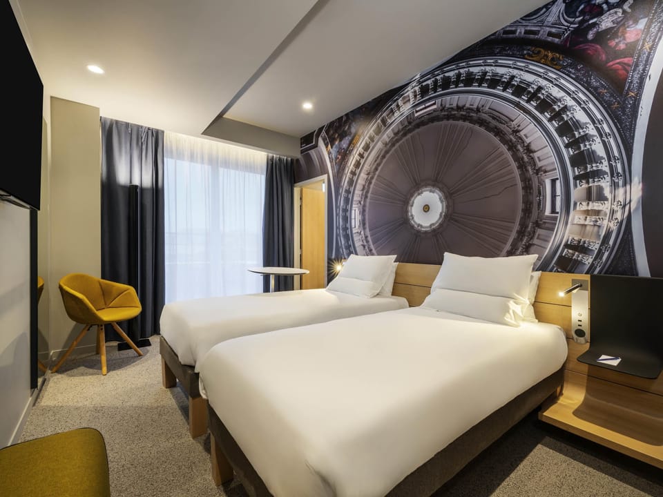 Standard Room, 2 Twin Beds | Premium bedding, pillowtop beds, minibar, in-room safe