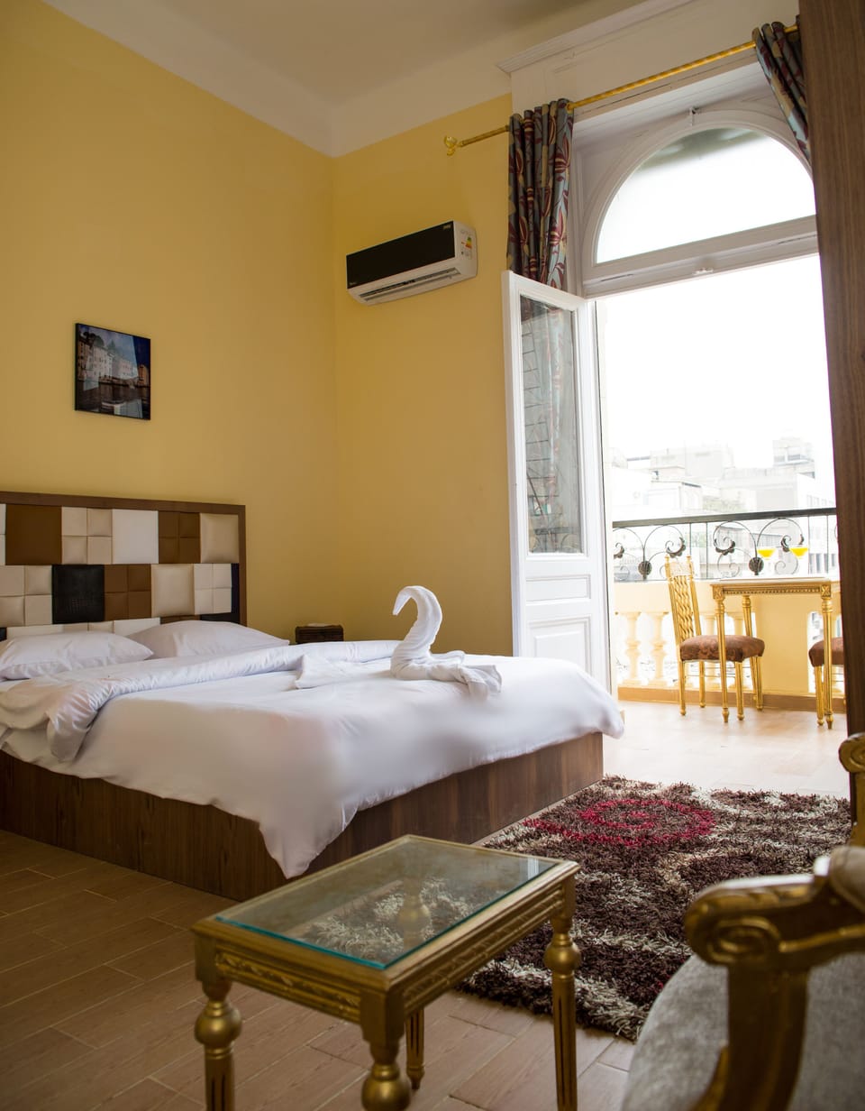 Premium bedding, Select Comfort beds, minibar, laptop workspace