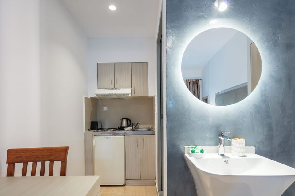 Economy Studio (Semi-Basement) | Free WiFi, bed sheets