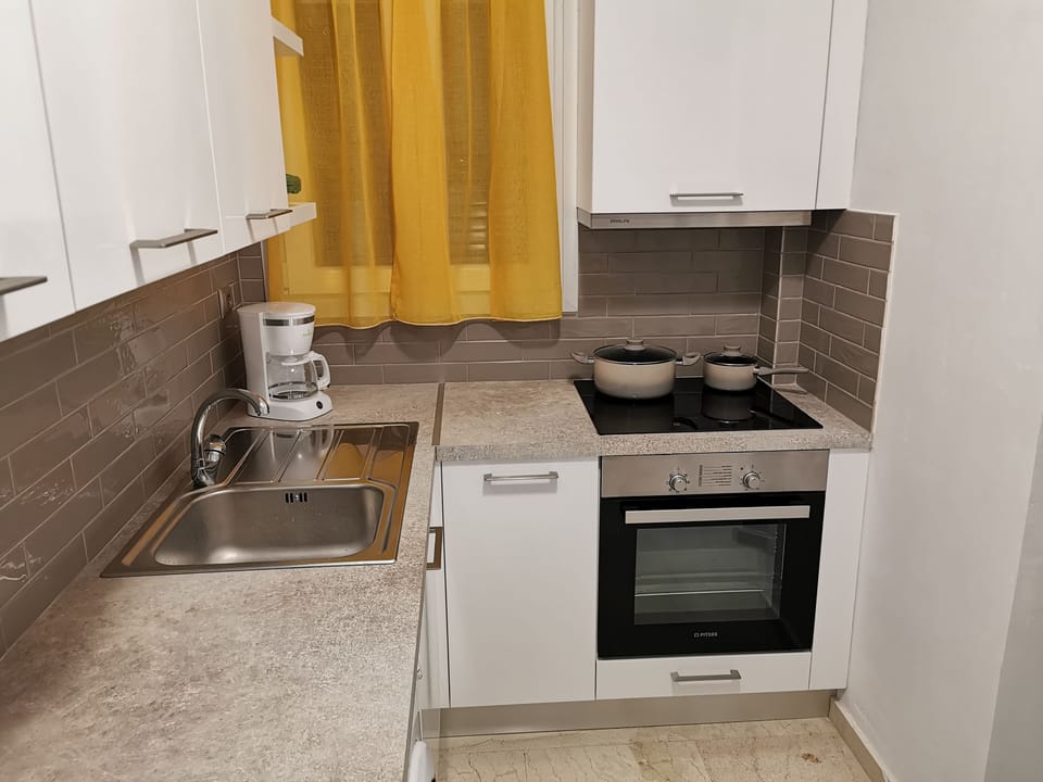 Romantic Apartment | Private kitchen | Oven, coffee/tea maker, electric kettle, highchair