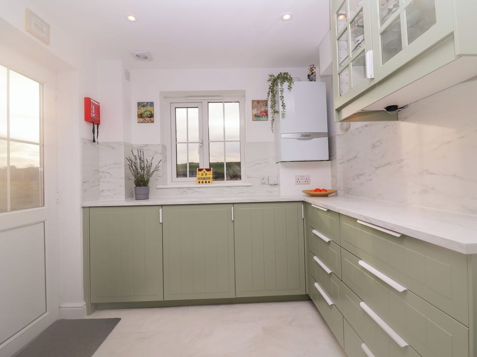 Cottage | Private kitchen | Fridge, dishwasher, electric kettle, toaster