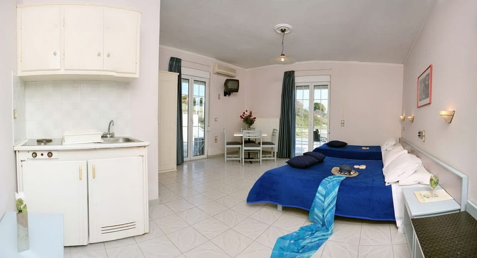 Standard Triple Room | Living area