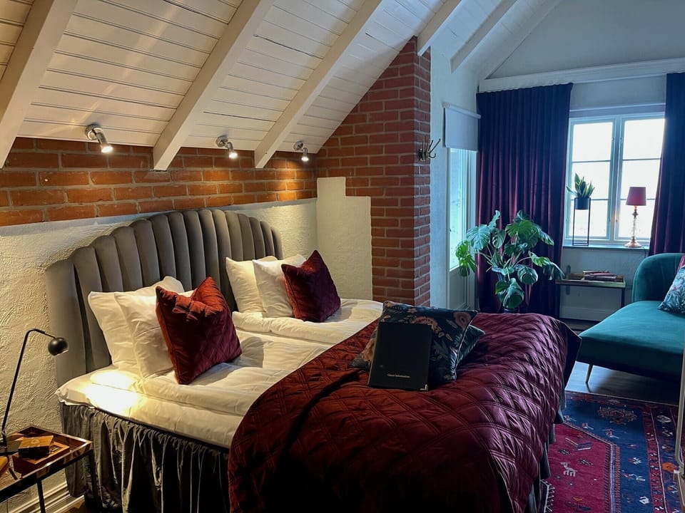 Superior Double Room | Desk, laptop workspace, iron/ironing board (on request), WiFi (free)