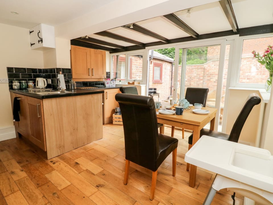 Cottage | Private kitchen | Fridge, dishwasher, electric kettle, toaster