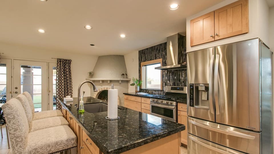 House (4 Bedrooms) | Private kitchen | Fridge, microwave, oven, dining tables
