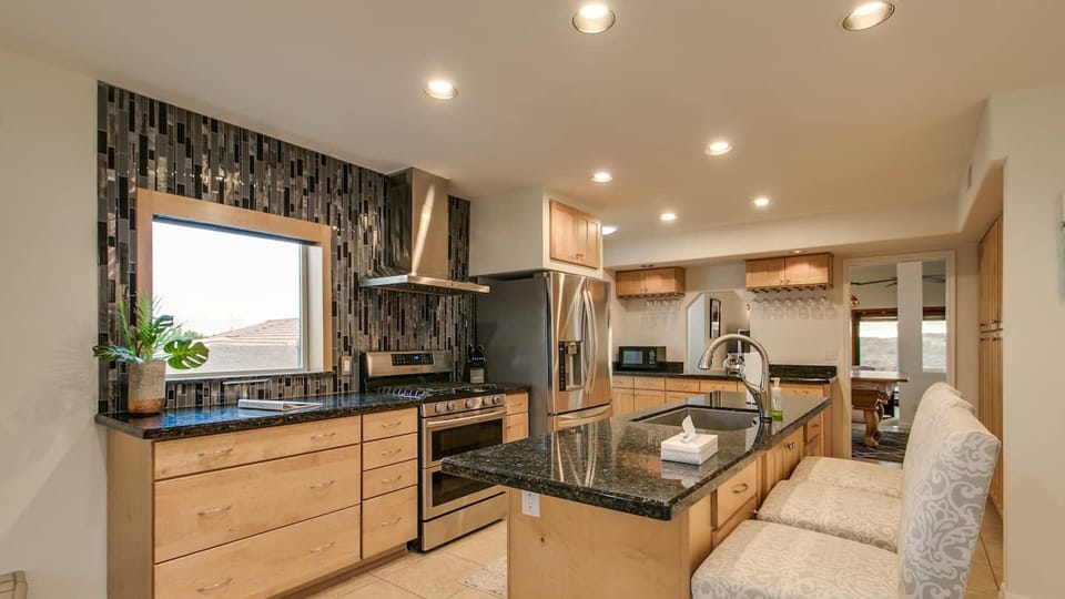 House (4 Bedrooms) | Private kitchen | Fridge, microwave, oven, dining tables