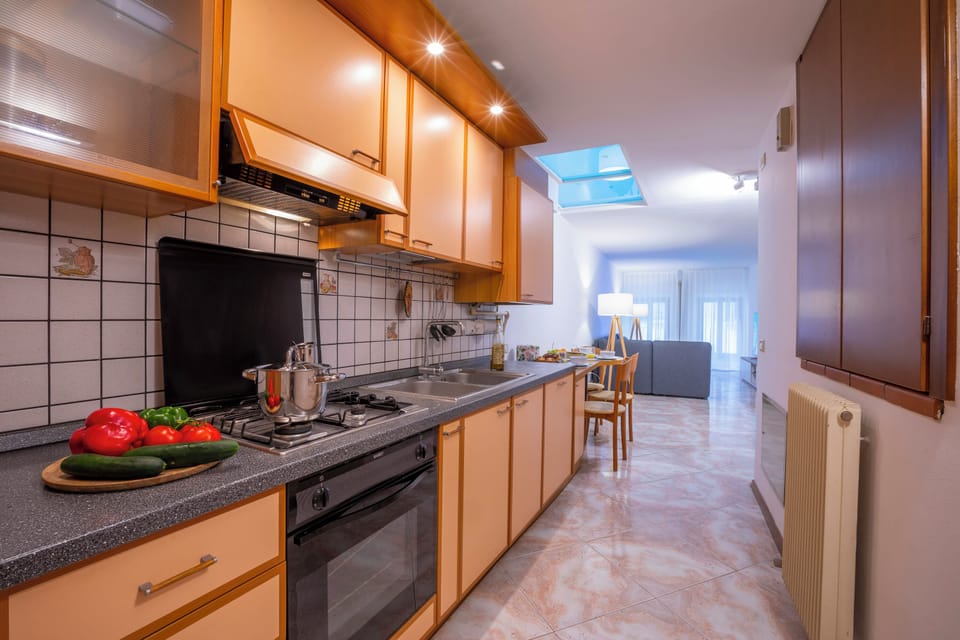 Family Apartment, Multiple Bedrooms (Cozy Apartment In The Heart Of Riva) | Private kitchen | Fridge, microwave, oven, stovetop
