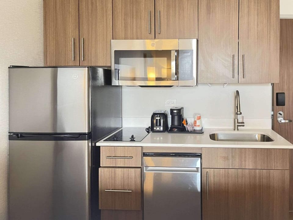 Desk, iron/ironing board, rollaway beds, free WiFi