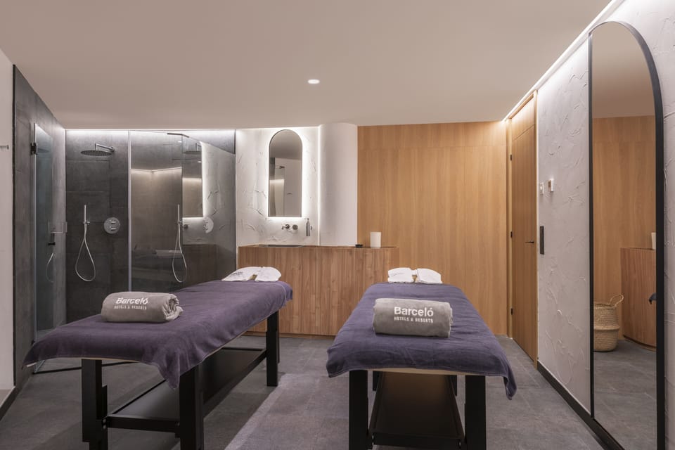 Couples treatment rooms, body treatments, aromatherapy