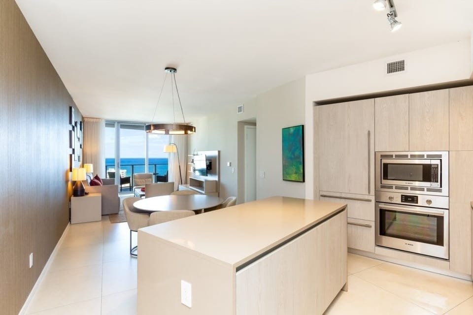 Condo, 1 Bedroom | Private kitchen | Fridge, oven, coffee/tea maker