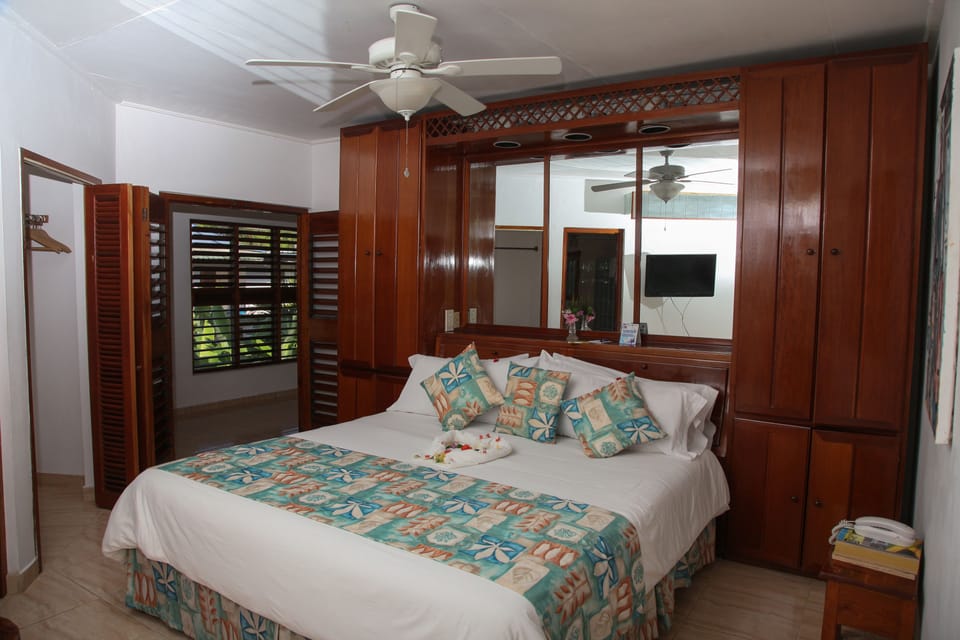 Suite, Garden View | In-room safe, iron/ironing board, cribs (free)