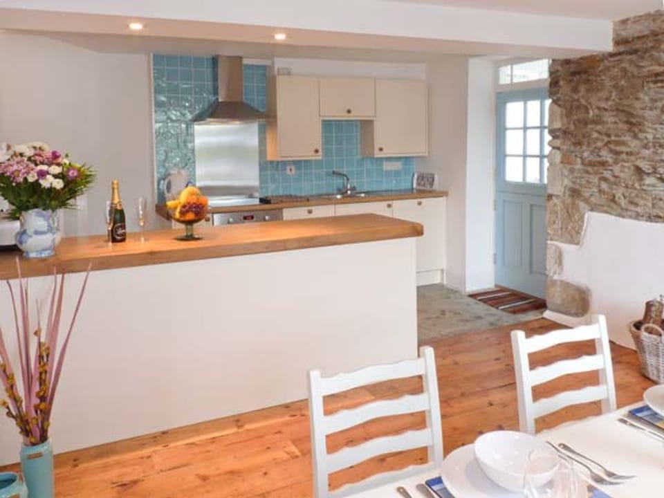 Cottage | Private kitchen | Fridge, dishwasher, cookware/dishes/utensils