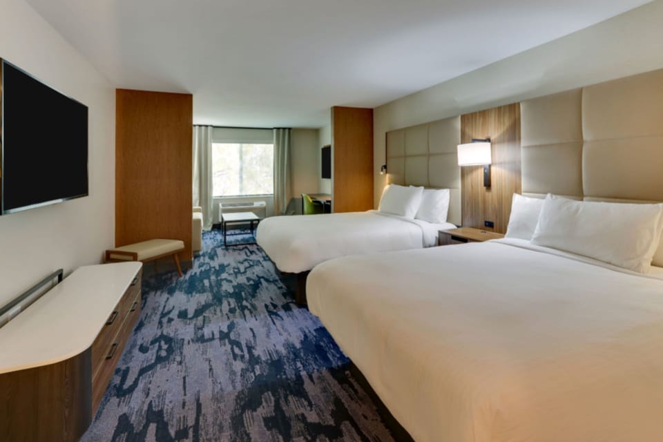 Desk, laptop workspace, iron/ironing board, free WiFi