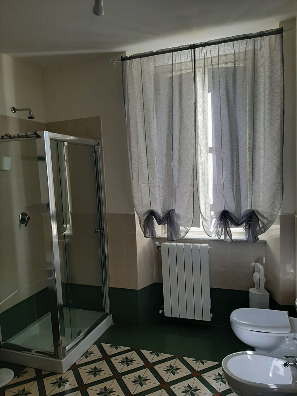 Standard Room | Bathroom | Shower, free toiletries, bidet, towels