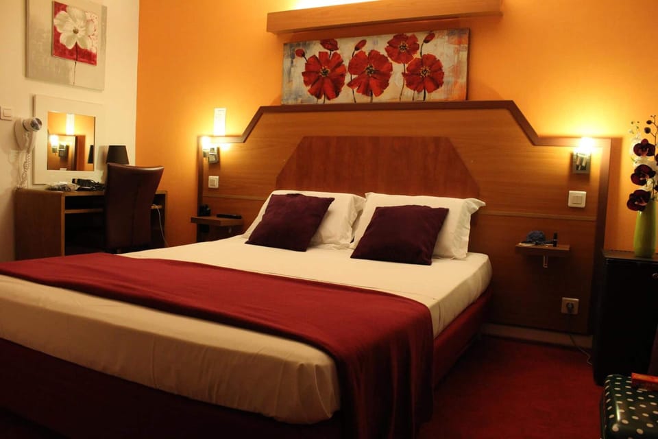 Minibar, in-room safe, desk, soundproofing