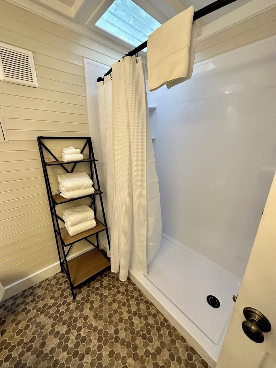 Suite, 1 King Bed (Railcar) | Bathroom | Shower, designer toiletries, hair dryer, towels