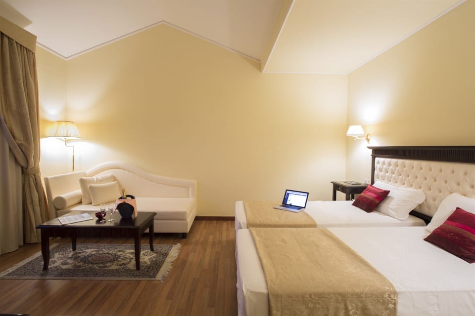 DELUXE | Minibar, in-room safe, individually furnished, desk