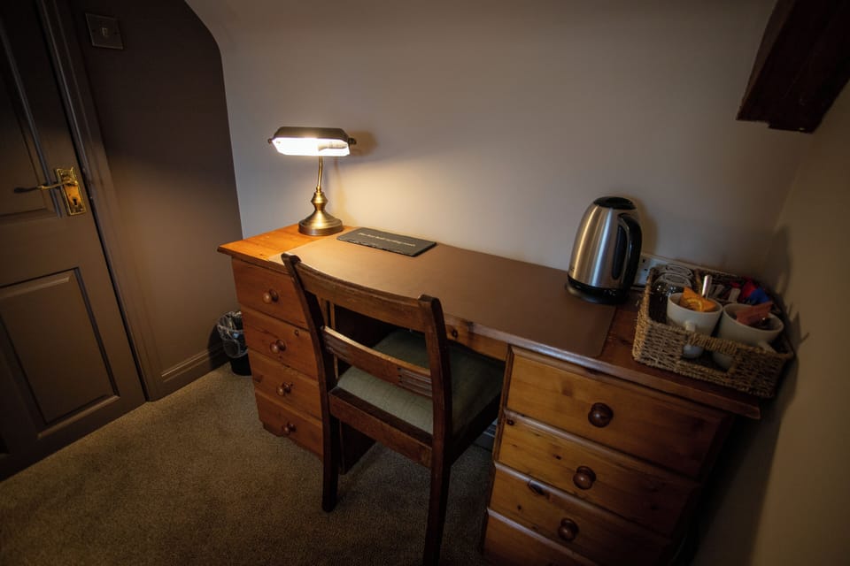 Westerdale - Double - Pet Friendly Room | Living area | Flat-screen TV