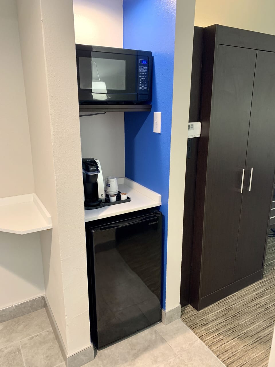 Coffee/tea maker, mini-fridge, microwave