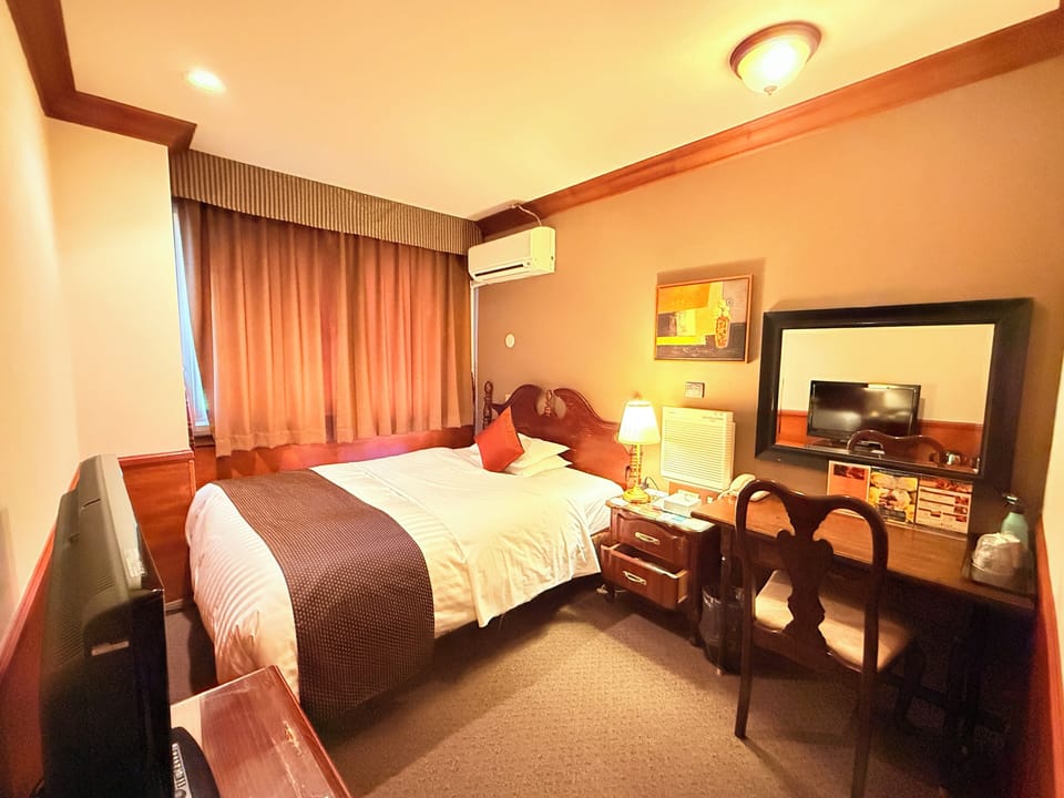 Single Room, Smoking | Iron/ironing board (on request), WiFi (free), bed sheets