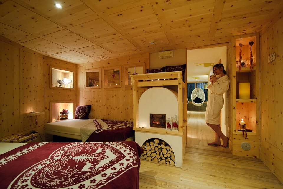 Sauna, hot tub