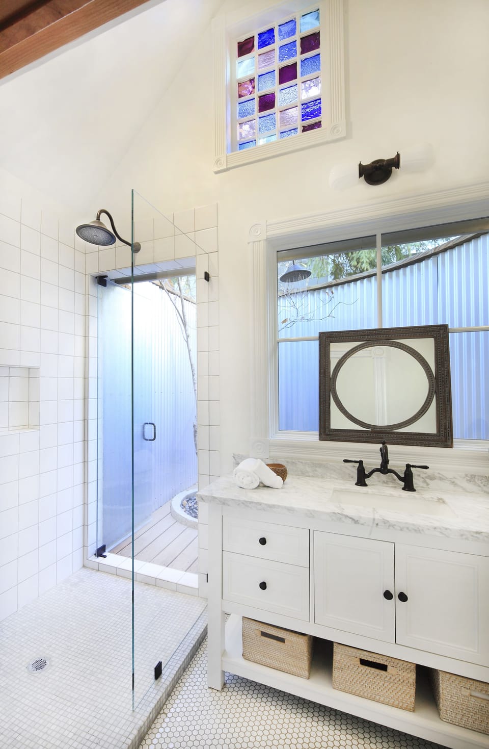 Suite | Bathroom | Free toiletries, hair dryer, bathrobes, towels