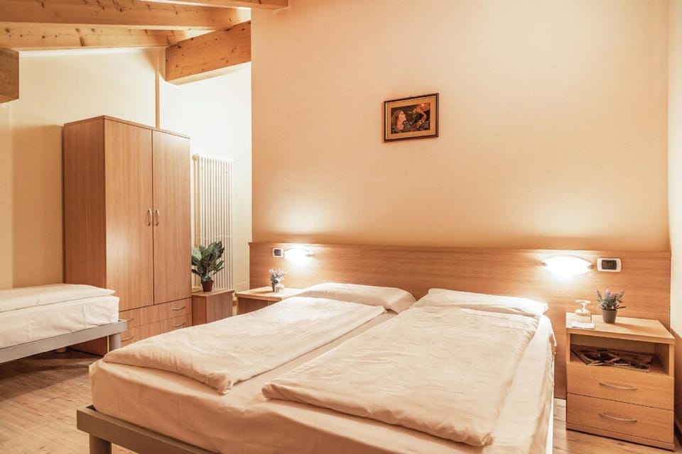 Classic Double Room | In-room safe, desk, cribs (surcharge), WiFi (free)