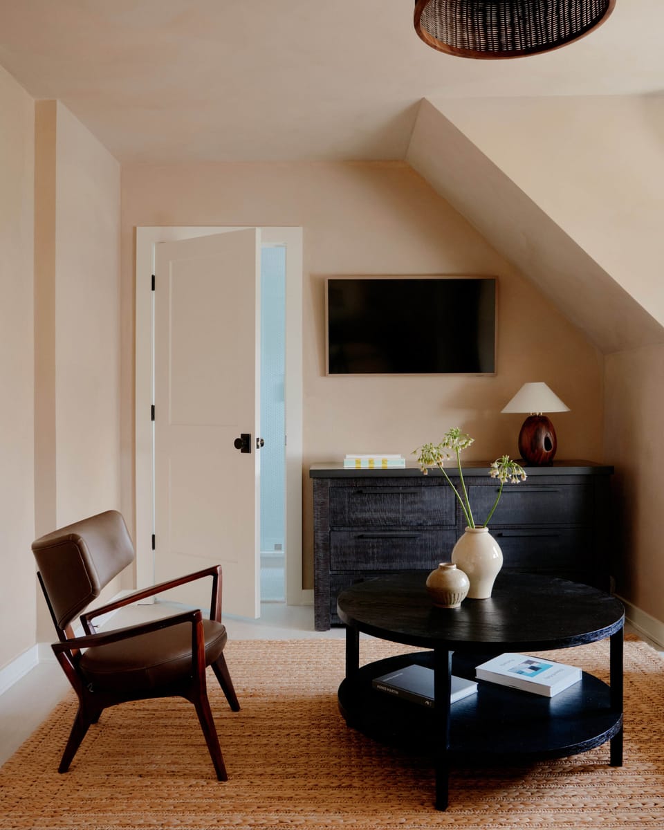 Deluxe Studio Suite | Premium bedding, minibar, in-room safe, iron/ironing board