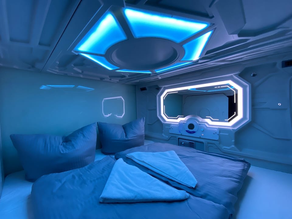 Double Capsule | Hypo-allergenic bedding, in-room safe, individually decorated, desk