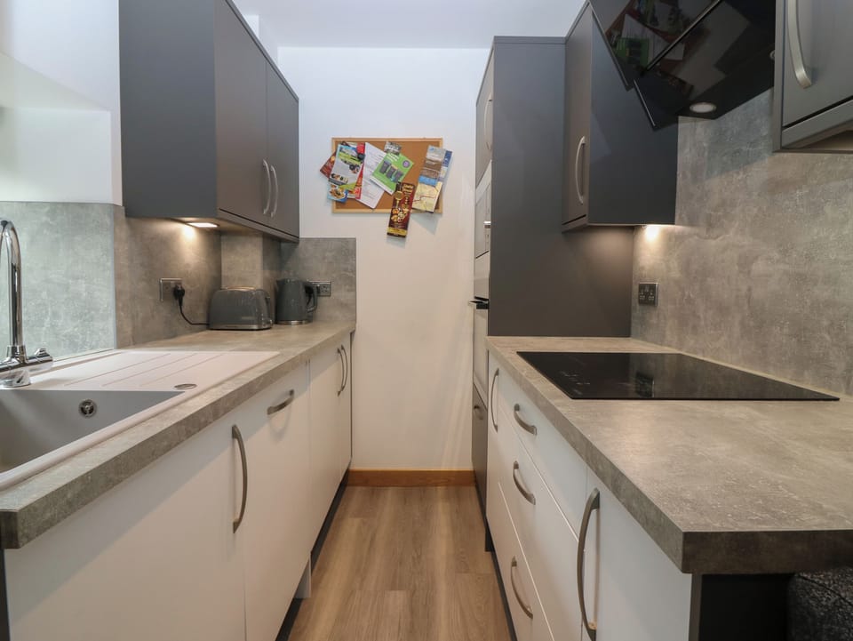 Cottage | Private kitchen | Fridge, dishwasher, electric kettle, toaster