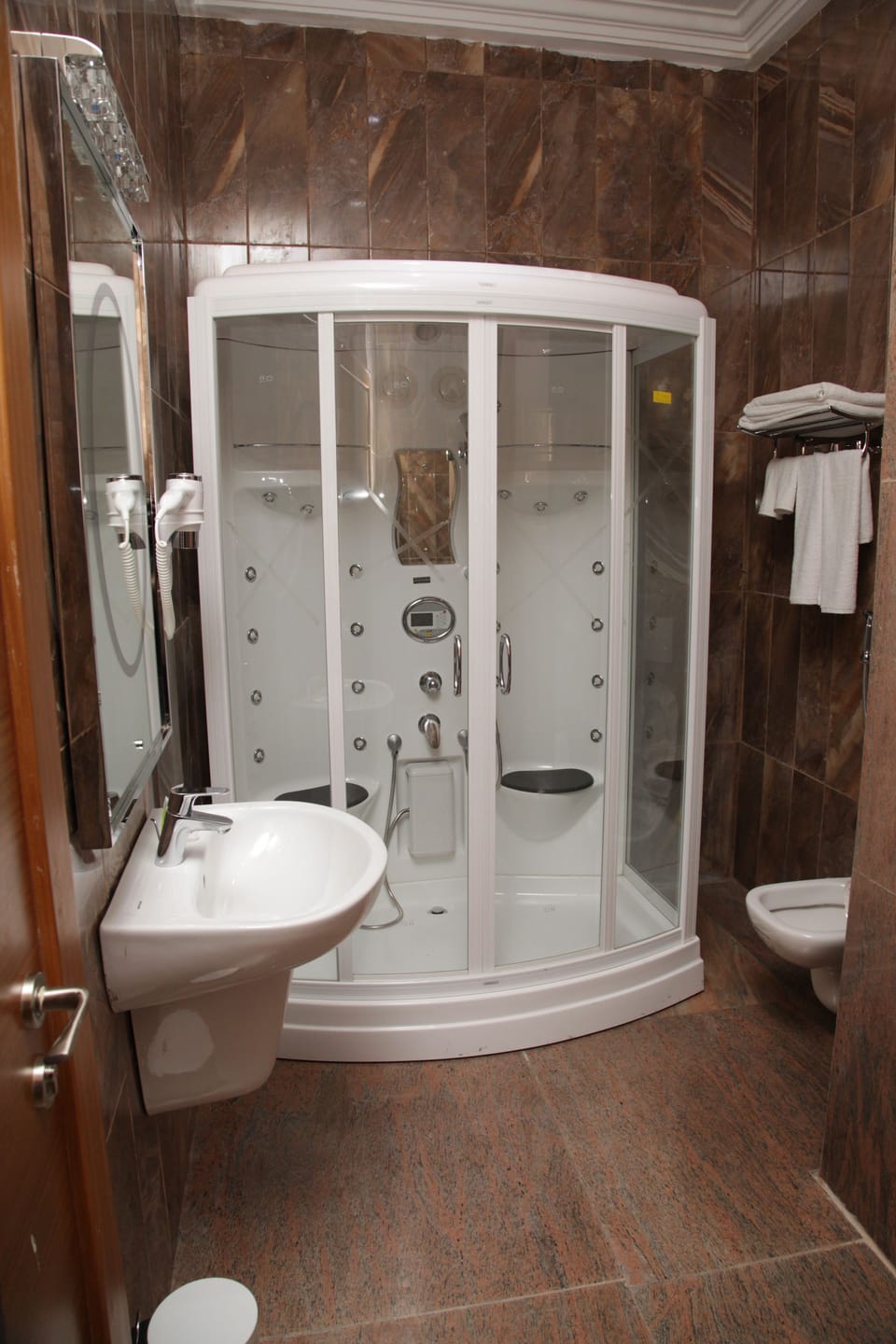 Separate tub and shower, deep soaking tub, rainfall showerhead