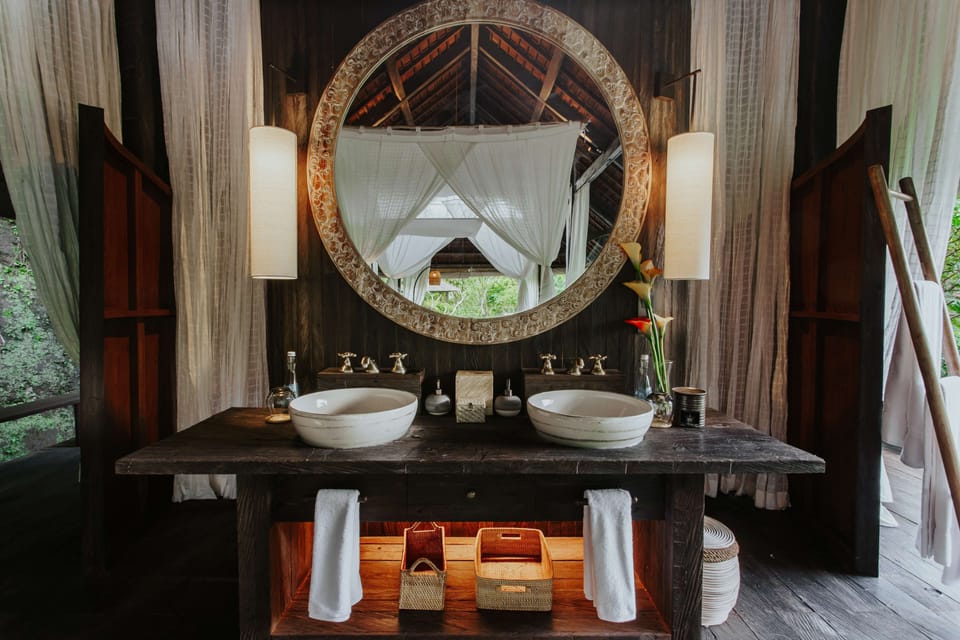 Separate tub and shower, deep soaking tub, rainfall showerhead