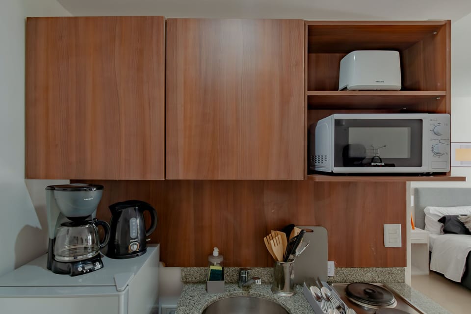 Apartment, 1 Bedroom, City View | Private kitchen | Full-size fridge, microwave, stovetop, coffee/tea maker