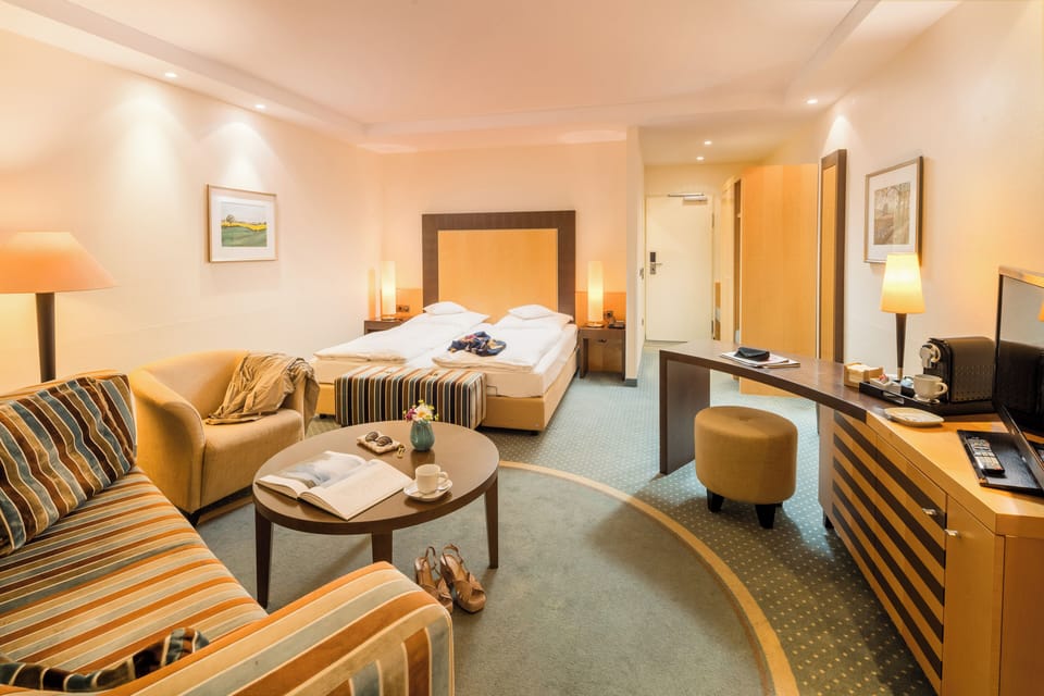 Exclusive Double Room, 1 Bedroom | Hypo-allergenic bedding, minibar, in-room safe, desk