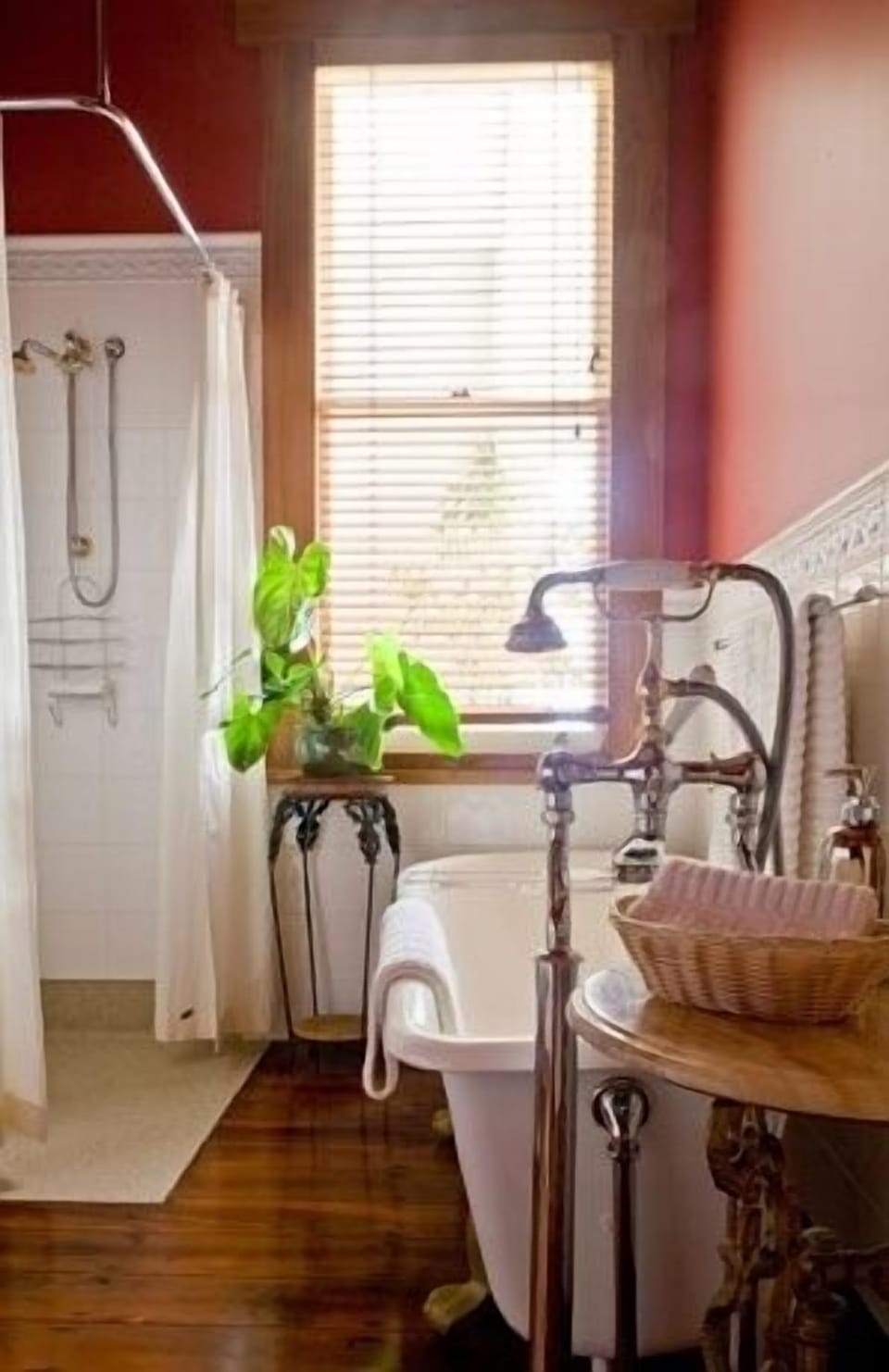 Deluxe Suite (Chianti Super King) | Bathroom | Free toiletries, hair dryer, bathrobes, towels
